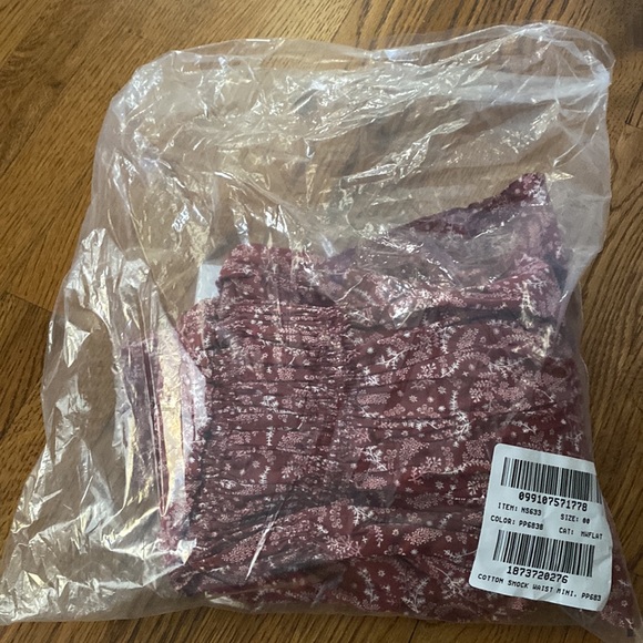 Puff-Sleeve V-Neck Mini Dress in Paisley Floral - Picture 7 of 8